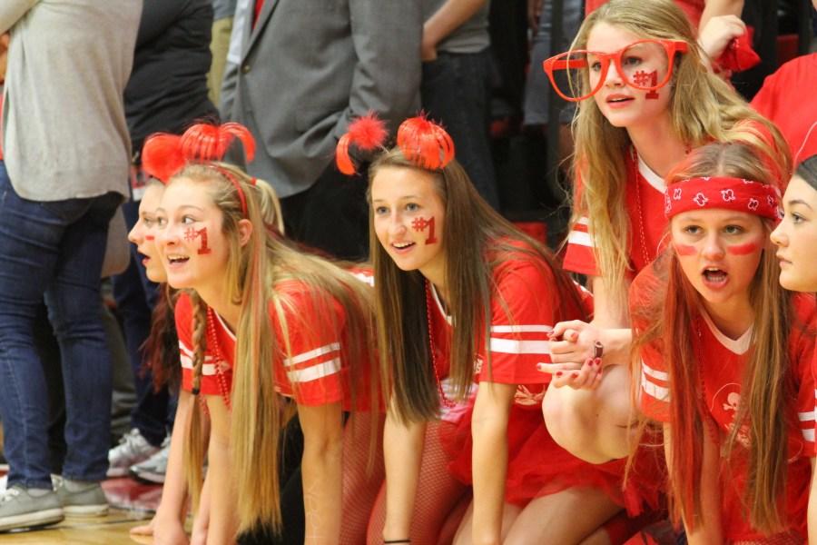 Sophomores (from left to right) Miranda Sackner, Justyne Gutowski, Anne OMalley, and Kara Staudenmeyer try to get the best views for the Donut-on-a-String game.