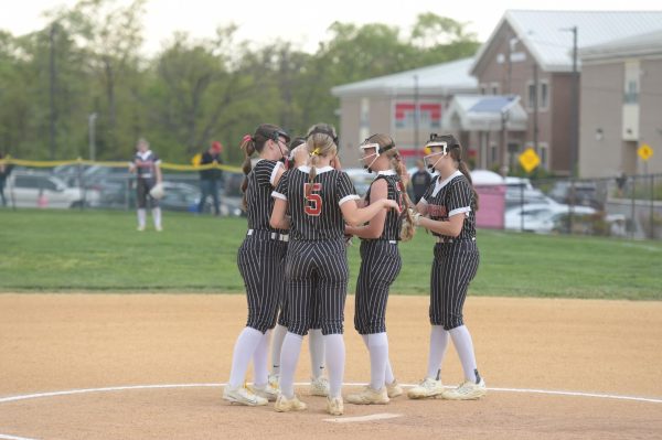 Freshmen Contribute to Softball Team’s Growth During Rebuilding Season